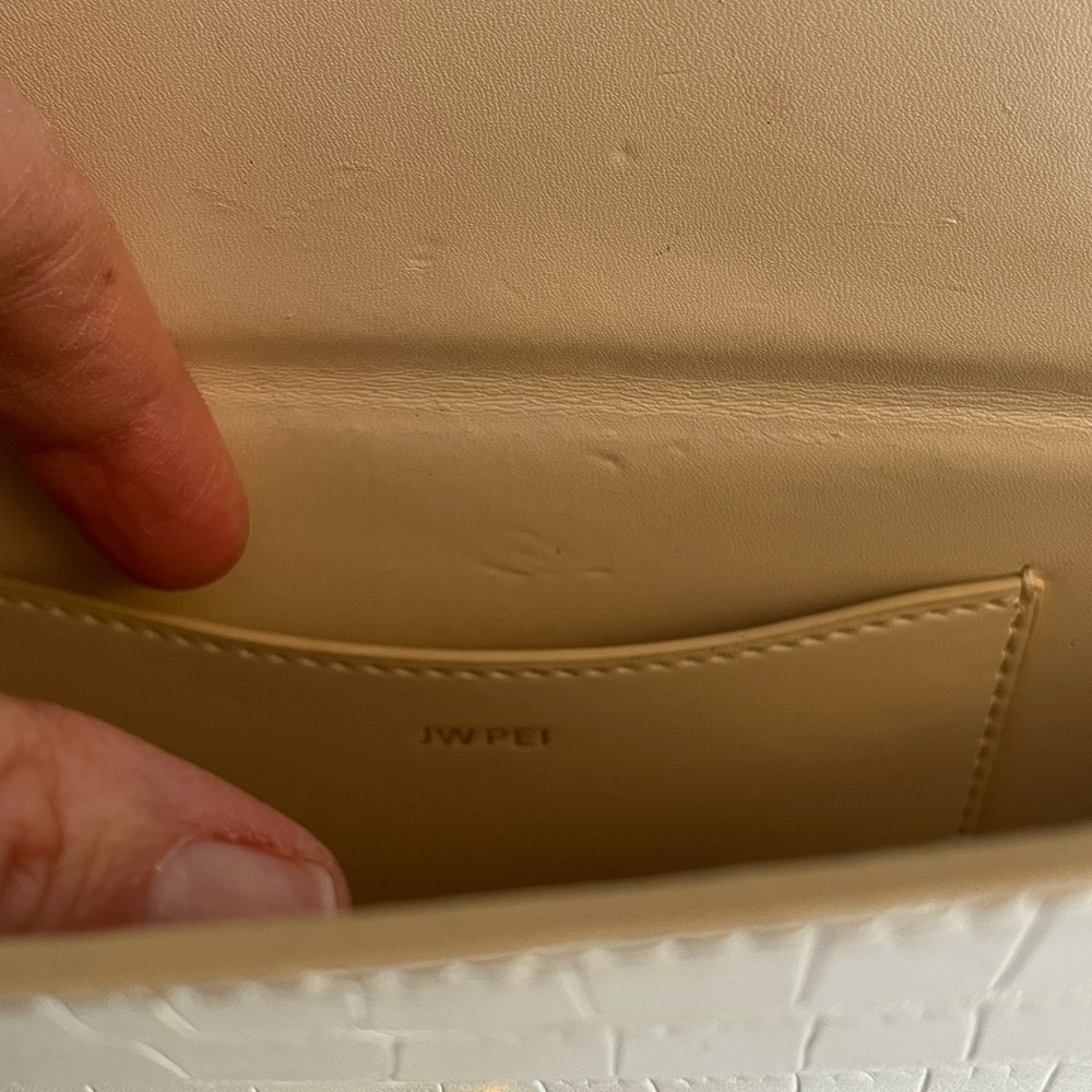 JW PEl Ivory Croc Grace
Box Bag NWOT Contemporary, Elegant, Simplicity, Chic - Picture 14 of 17